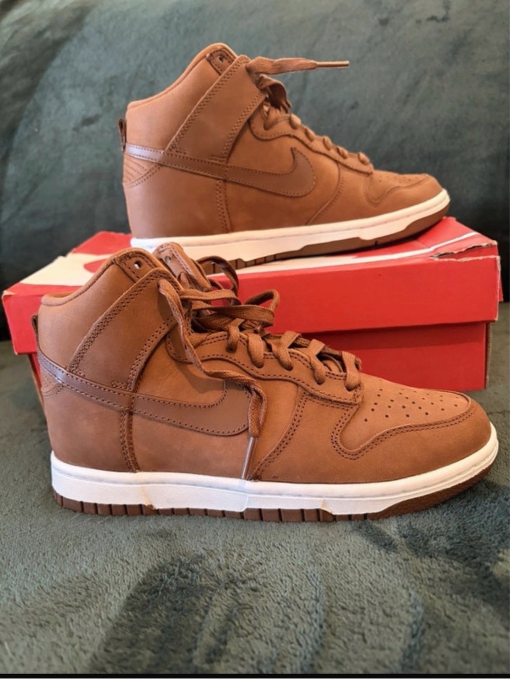 Nike Men’s Tan/Brown High-Top Sneakers